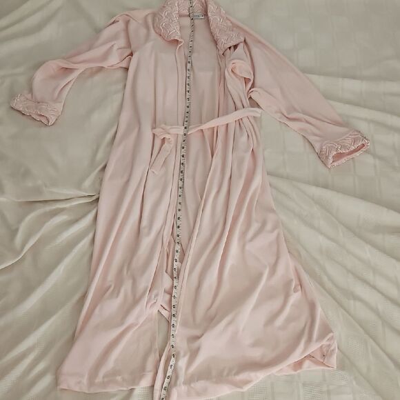 Elegant Pink Women's Robe - Picture 12 of 16